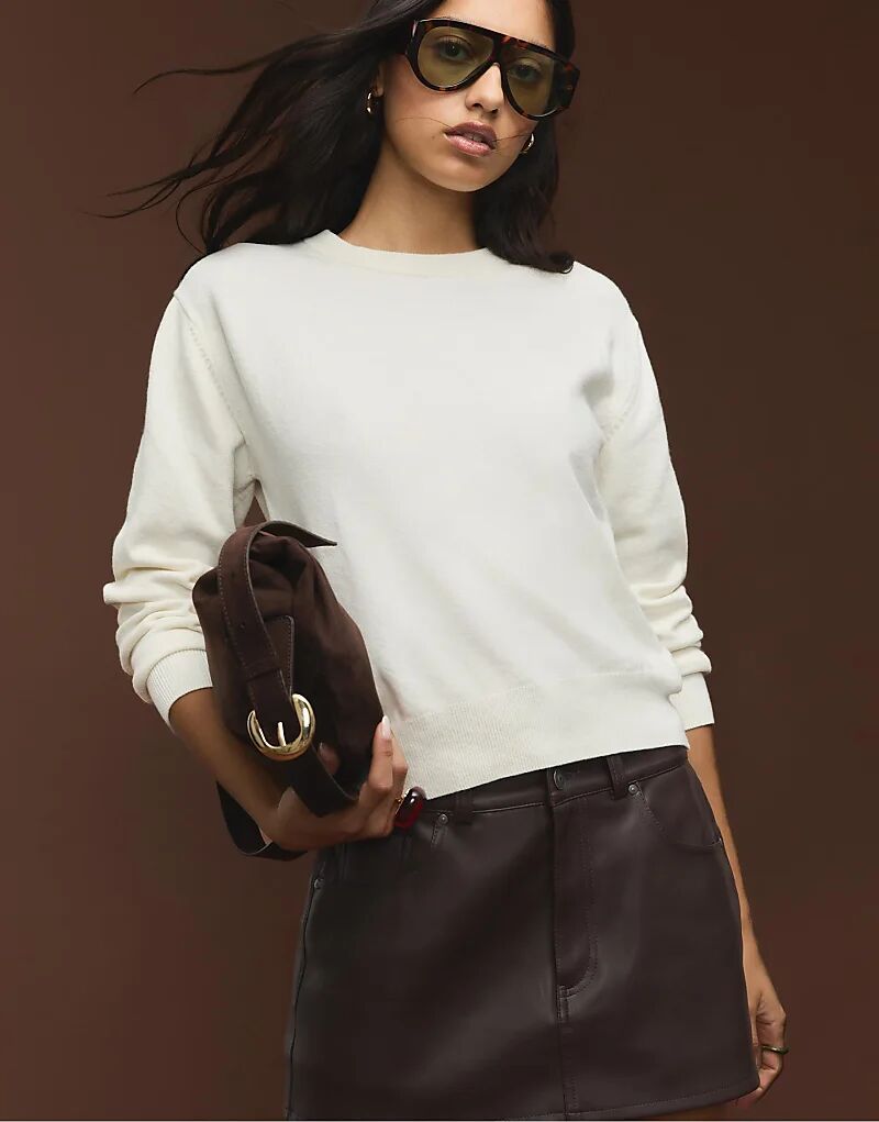 Мягкий на ощупь базовый трикотажный свитер Stradivarius цвета экрю
Мягкий на ощупь базовый трикотажный свитер Stradivarius цвета экрю