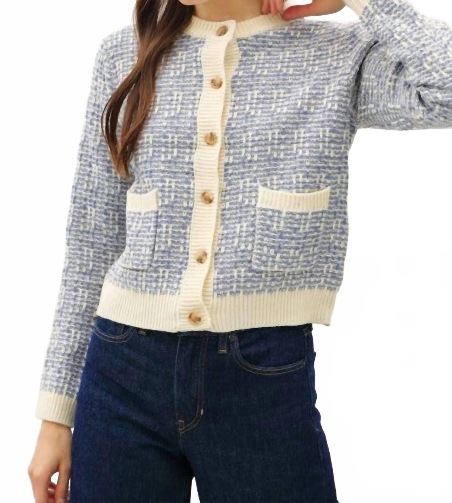 Be cool Классический элегантный кардиган из твида с круглым вырезом, нежно-голубого цвета
Be cool Классический элегантный кардиган из твида с круглым вырезом, нежно-голубого цвета