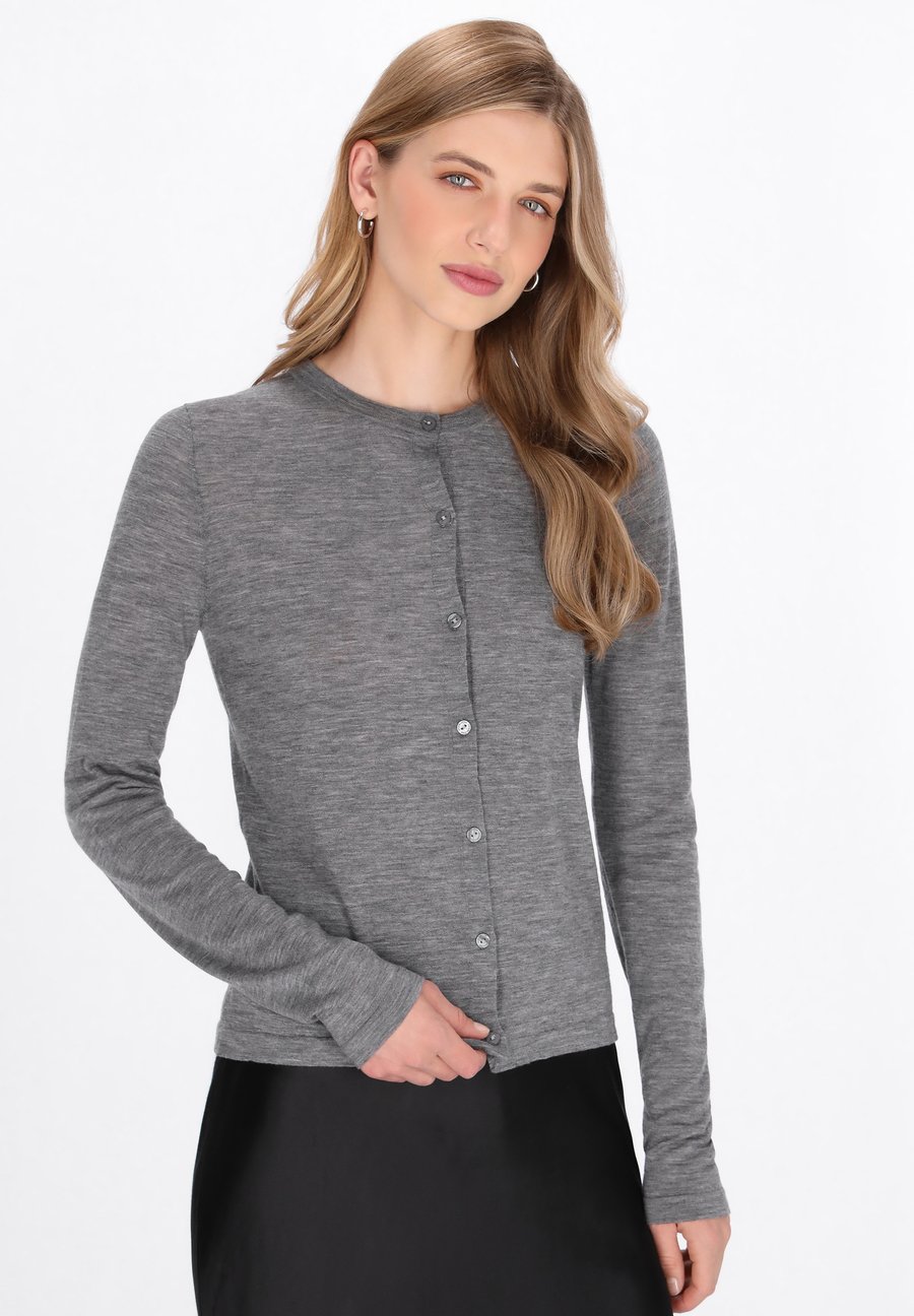Кардиган DreiMaster Cardigan, Grey Melange/Grey
Кардиган DreiMaster Cardigan, Grey Melange/Grey