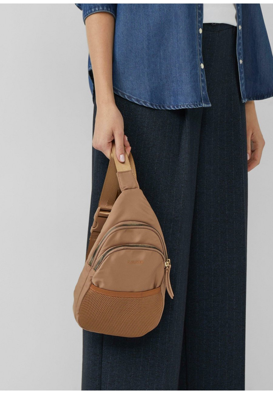 Сумка кросс-боди s.Oliver Cross body bag, Braun/Beige
Сумка кросс-боди s.Oliver Cross body bag, Braun/Beige