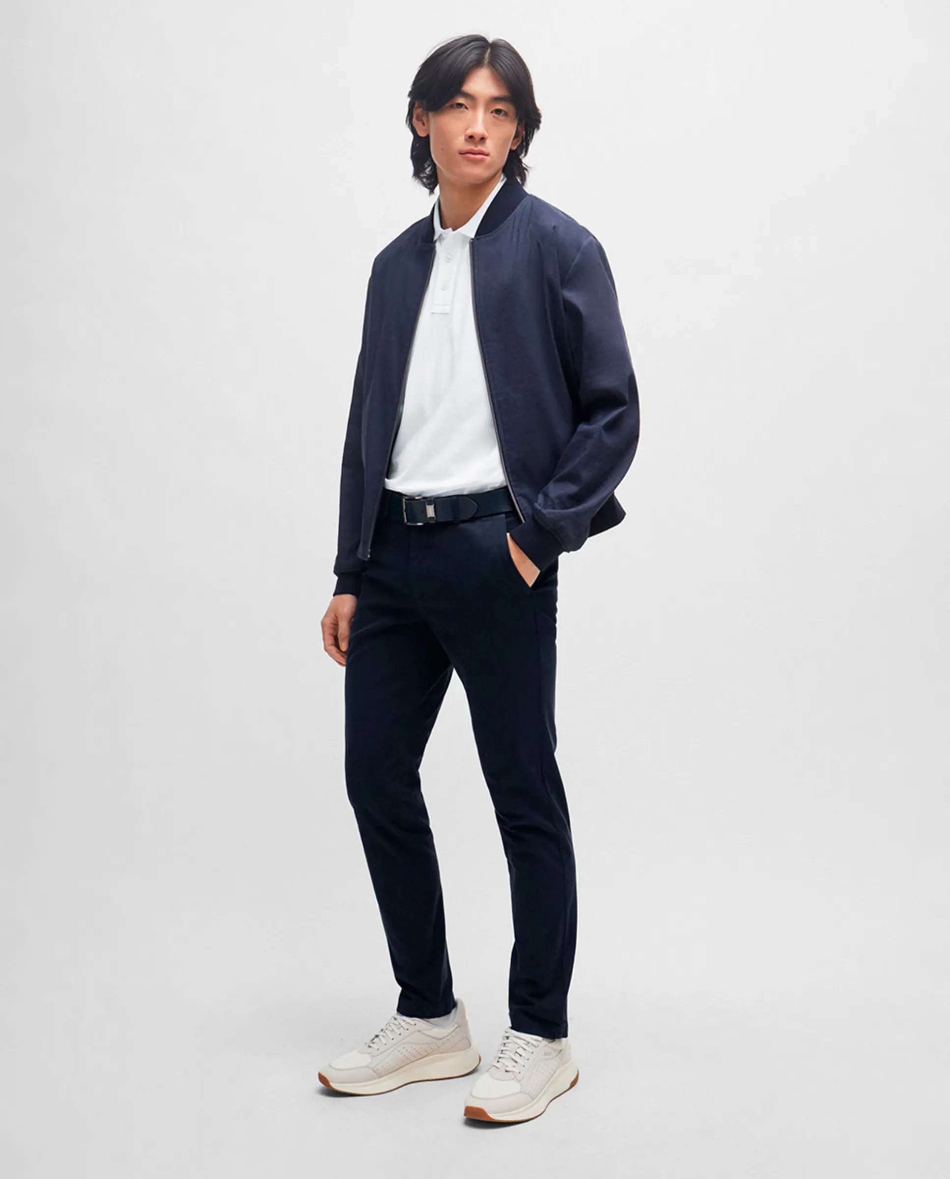 Хлопковые эластичные чиносы slim fit из габардина Boss, темно-синий
Хлопковые эластичные чиносы slim fit из габардина Boss, темно-синий