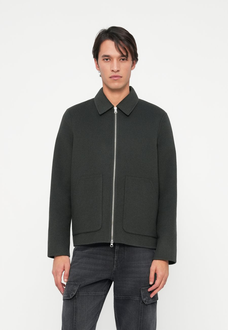 Куртка Samsøe Samsøe PAULO JACKET, Dark Evergreen/Dark Green
Куртка Samsøe Samsøe PAULO JACKET, Dark Evergreen/Dark Green