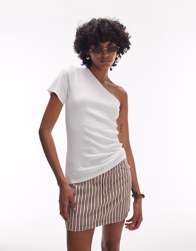 Футболка Topshop на одно плечо белого цвета
Футболка Topshop на одно плечо белого цвета