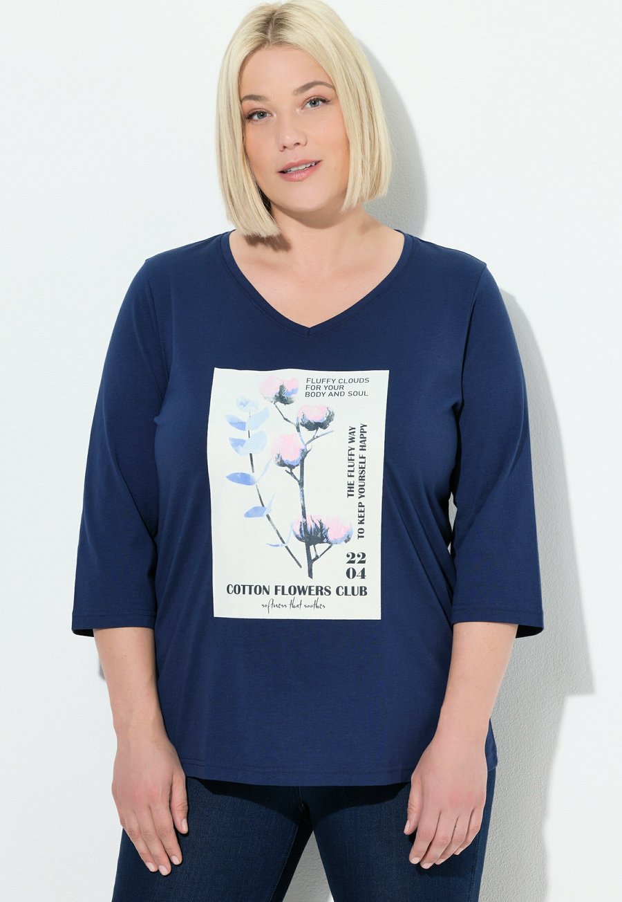 Топ Ulla Popken PLANT MOTIF, CLASSIC, V-NECK, 3/4 SLEEVE, Ink Blue/Blue
Топ Ulla Popken PLANT MOTIF, CLASSIC, V-NECK, 3/4 SLEEVE, Ink Blue/Blue