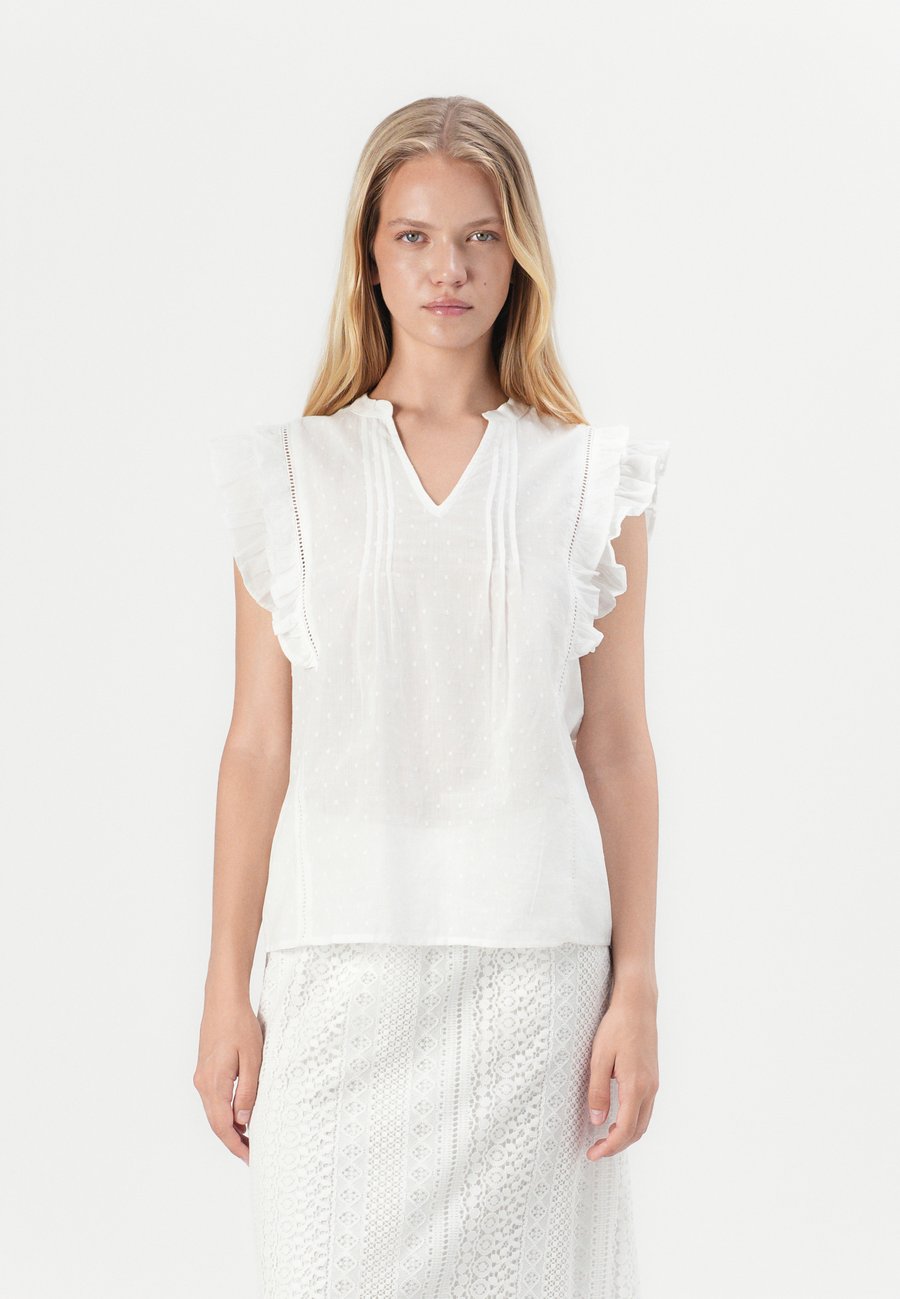 Блуза ONLY ONLRAINA V NECK RUFFLE, Cloud Dancer/Off-White
Блуза ONLY ONLRAINA V NECK RUFFLE, Cloud Dancer/Off-White