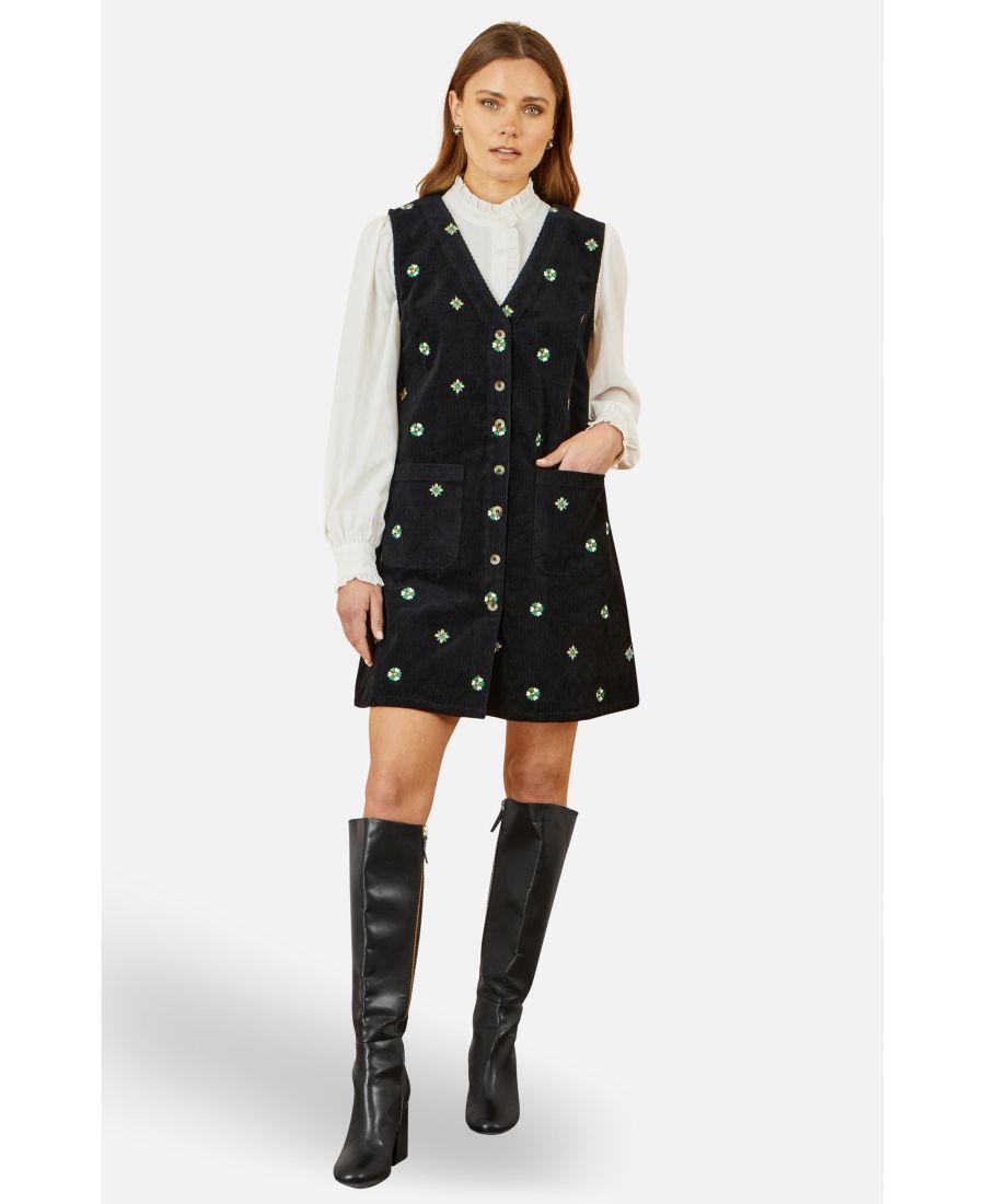 Женское вышитое платье-сарафан на пуговицах Yumi, Black
Женское вышитое платье-сарафан на пуговицах Yumi, Black