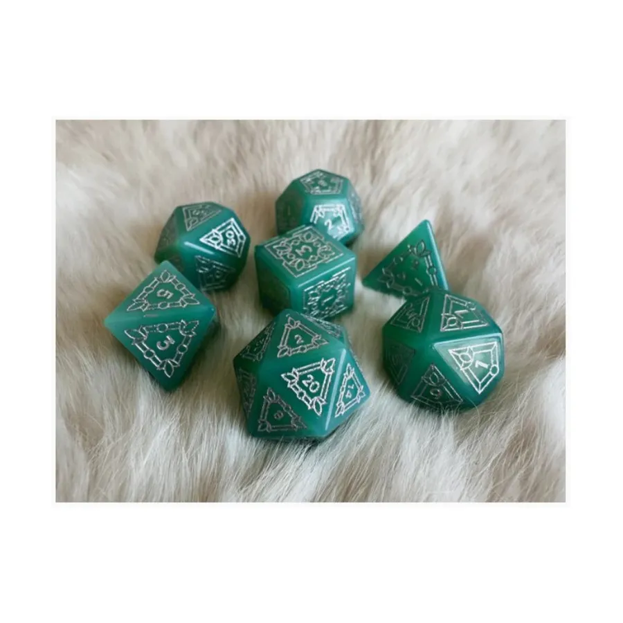 Поли-набор Реликварий Миликки — бледно-зеленые опалитовые кубики (7), Gem Stone Dice (Yaniir)
Поли-набор Реликварий Миликки — бледно-зеленые опалитовые кубики (7), Gem Stone Dice (Yaniir)