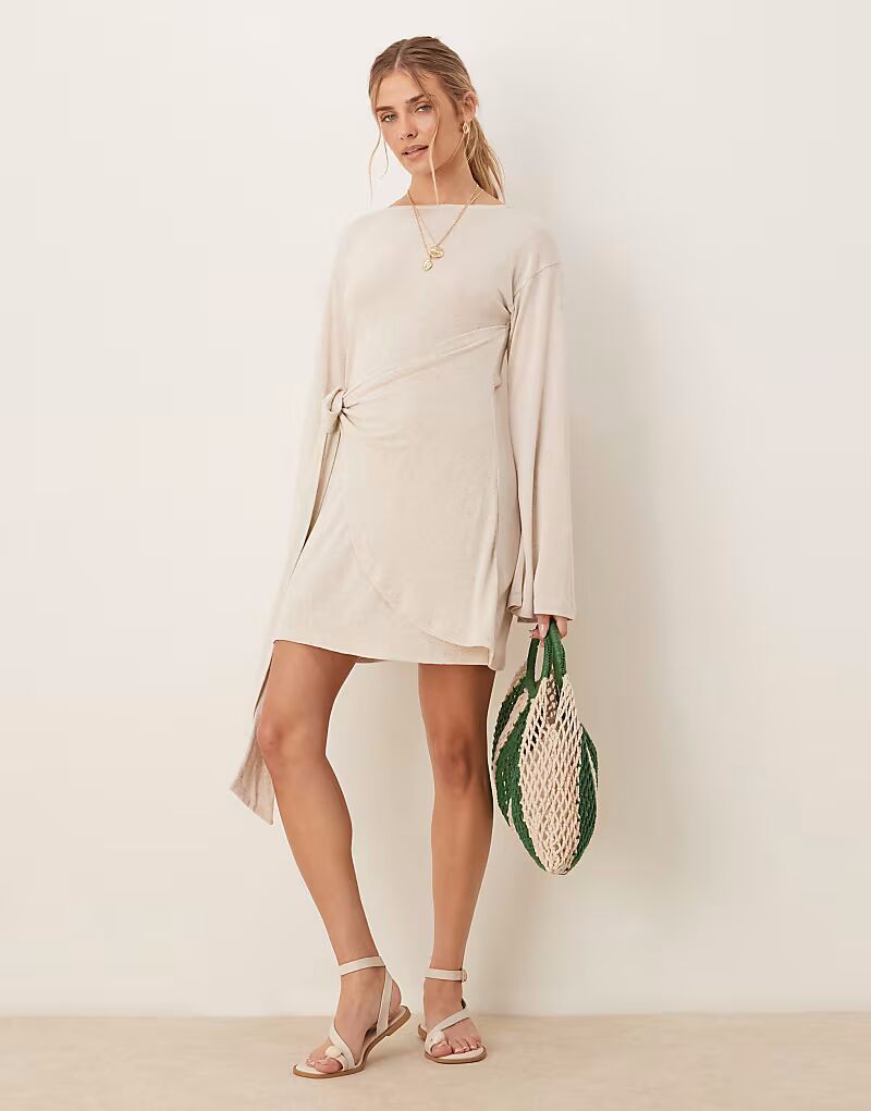 Мини-платье цвета слоновой кости с длинными рукавами и запахом ASOS DESIGN из льняного материала
Мини-платье цвета слоновой кости с длинными рукавами и запахом ASOS DESIGN из льняного материала
