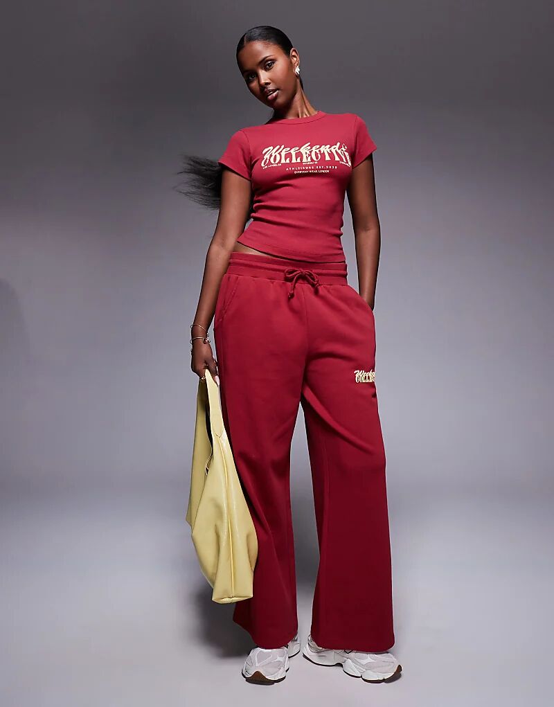 Широкие брюки Weekend Collective с рисунком смешанного шрифта в бордовом цвете Asos Weekend Collective
Широкие брюки Weekend Collective с рисунком смешанного шрифта в бордовом цвете Asos Weekend Collective