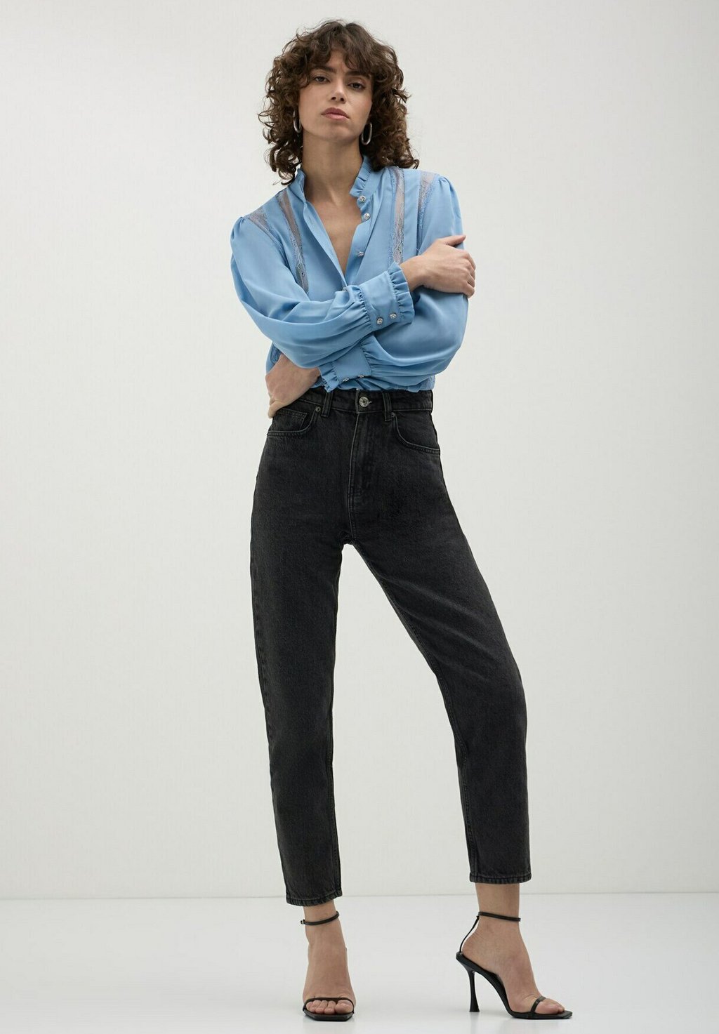 Блузка на пуговицах CON INSERTI Calliope, светло-голубой
Блузка на пуговицах CON INSERTI Calliope, светло-голубой