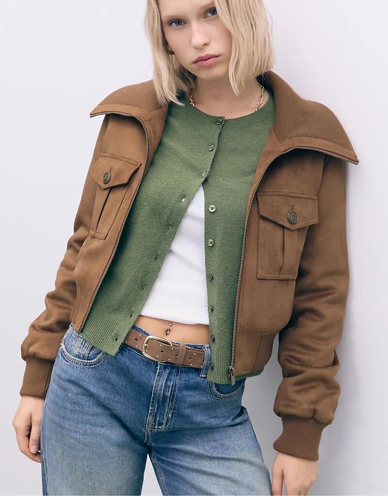 Укороченный жакет Stradivarius Contrast в рубчик карамельного цвета
Укороченный жакет Stradivarius Contrast в рубчик карамельного цвета