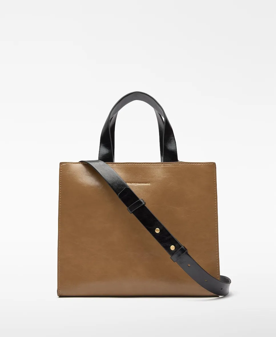 Средняя женская кожаная сумка через плечо Adolfo Dominguez, песочный
Средняя женская кожаная сумка через плечо Adolfo Dominguez, песочный