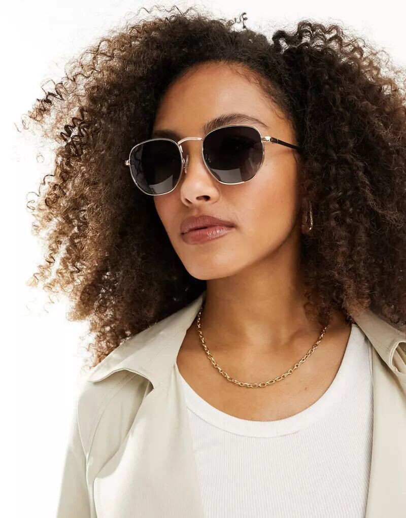 Круглые солнцезащитные очки ASOS из металла с золотистым эффектом и поляризационными линзами
Круглые солнцезащитные очки ASOS из металла с золотистым эффектом и поляризационными линзами