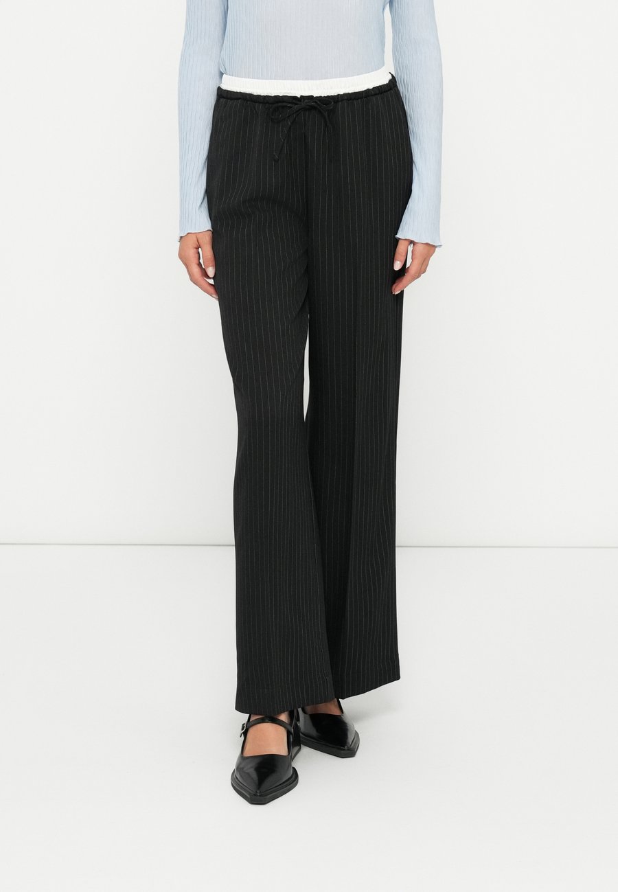 Брюки Noisy May NMDALLAS PINSTRIPE, Black/White/Black
Брюки Noisy May NMDALLAS PINSTRIPE, Black/White/Black