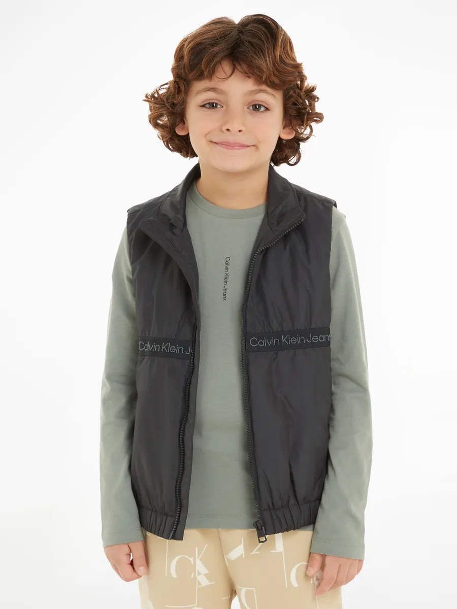 Короткий жилет Calvin Klein Jeans "BOXY LIGHT PADDED TAPE VEST", для детей до 16 лет, с фирменной этикеткой Calvin Klein, черный
Короткий жилет Calvin Klein Jeans "BOXY LIGHT PADDED TAPE VEST", для детей до 16 лет, с фирменной этикеткой Calvin Klein, черный