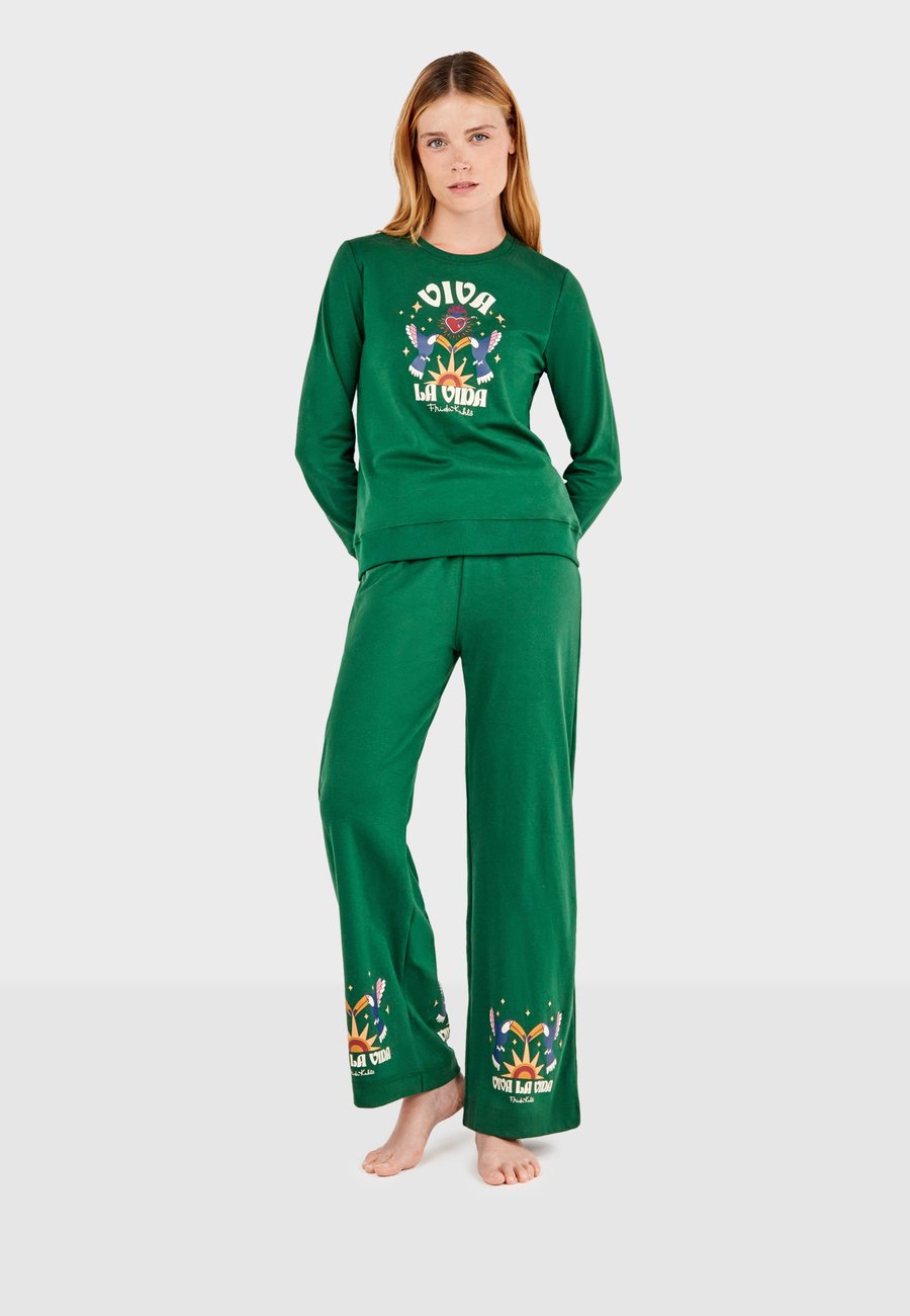 Пижамный комплект Gisela VIVA LA VIDA, Pine Green/Green
Пижамный комплект Gisela VIVA LA VIDA, Pine Green/Green