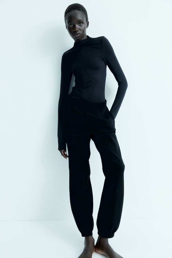 Джоггеры свободного кроя H&M, черный
Джоггеры свободного кроя H&M, черный