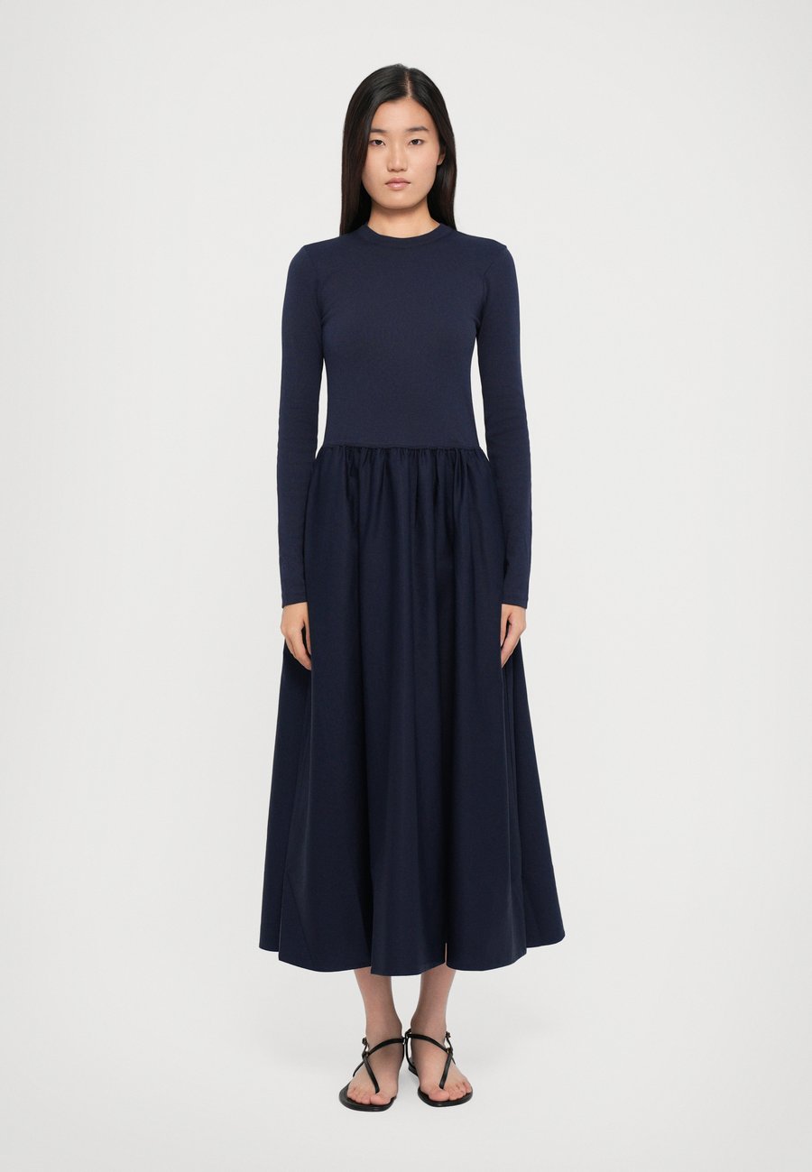 Платье Polo Ralph Lauren COTTON LONG SLEEVE DRESS, Cruise Navy/Dark Blue
Платье Polo Ralph Lauren COTTON LONG SLEEVE DRESS, Cruise Navy/Dark Blue