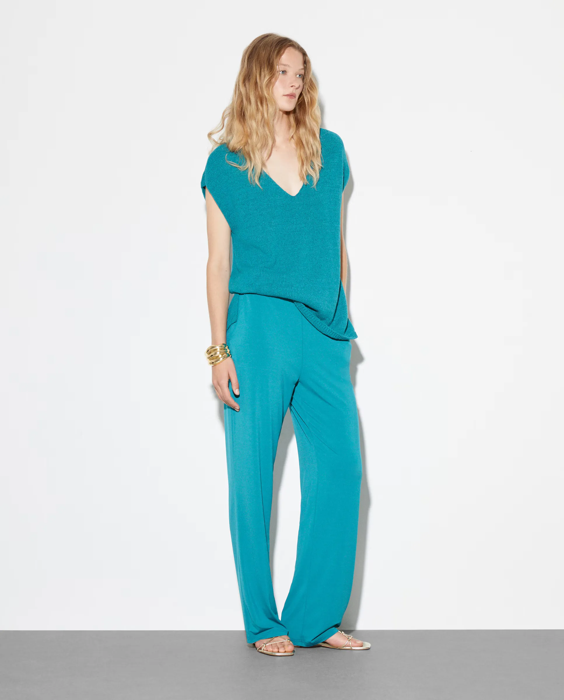 Женские узкие брюки Woman El Corte Inglés, цвет 450 Turquesa
Женские узкие брюки Woman El Corte Inglés, цвет 450 Turquesa