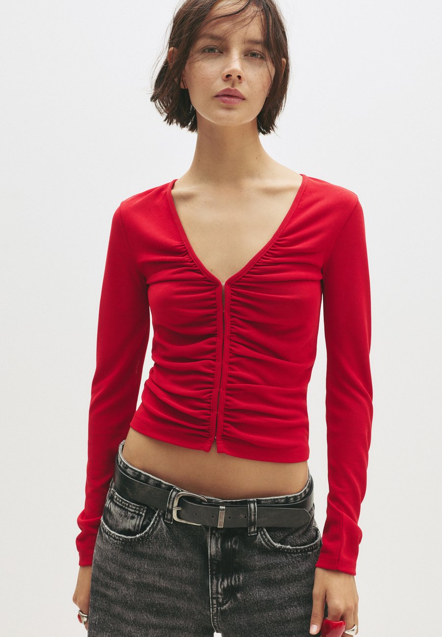 Блуза PULL&BEAR Blouse, Red
Блуза PULL&BEAR Blouse, Red