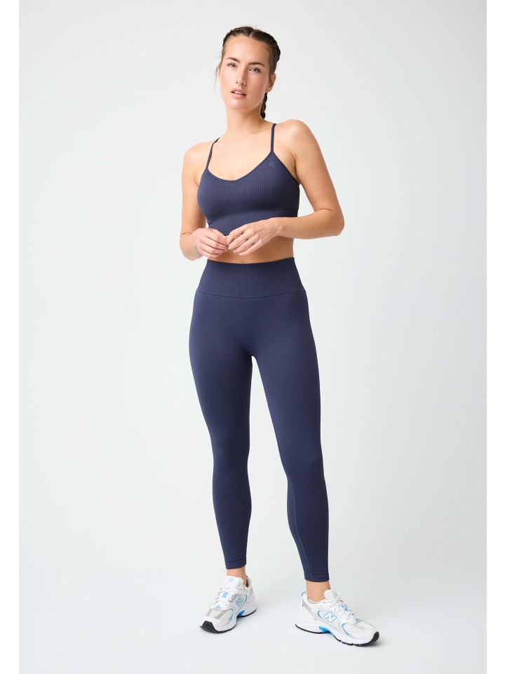 Леггинсы Maya в цвете Лунно-голубой OCEANSAPART
Леггинсы Maya в цвете Лунно-голубой OCEANSAPART