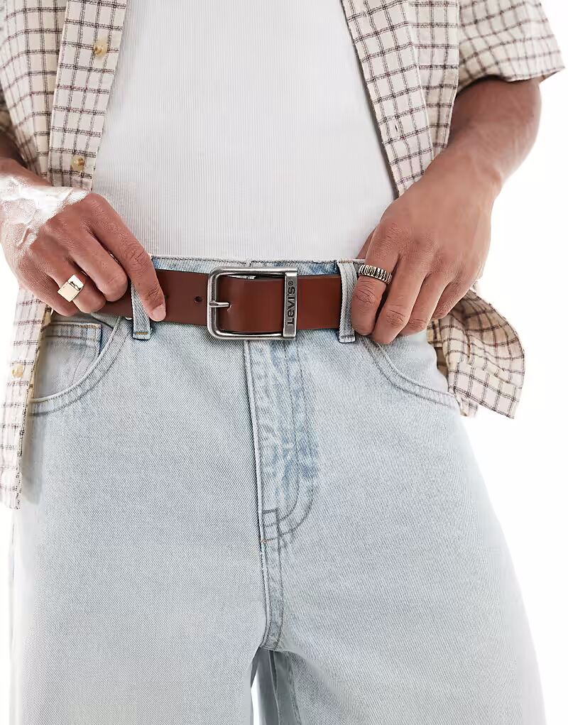 Levi's - Alderpoint - Кожаный ремень светло-коричневого цвета с квадратной пряжкой
Levi's - Alderpoint - Кожаный ремень светло-коричневого цвета с квадратной пряжкой