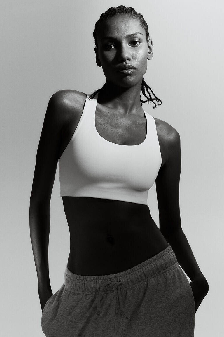 Комплект из 2 спортивных бюстгальтеров средней поддержки H&M, белый
Комплект из 2 спортивных бюстгальтеров средней поддержки H&M, белый