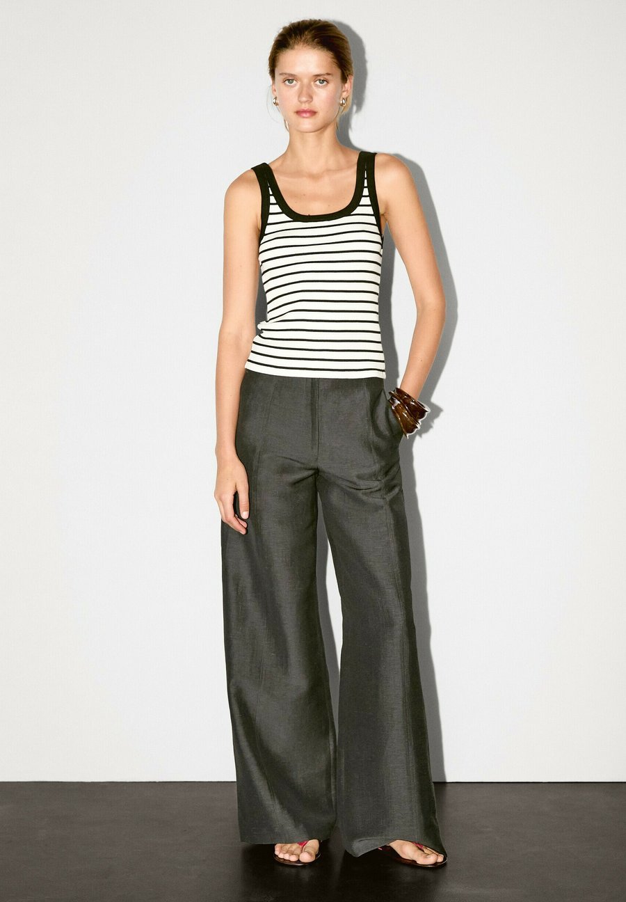 Топ Massimo Dutti STRIPE PRINT WITH ROUND NECK, White
Топ Massimo Dutti STRIPE PRINT WITH ROUND NECK, White