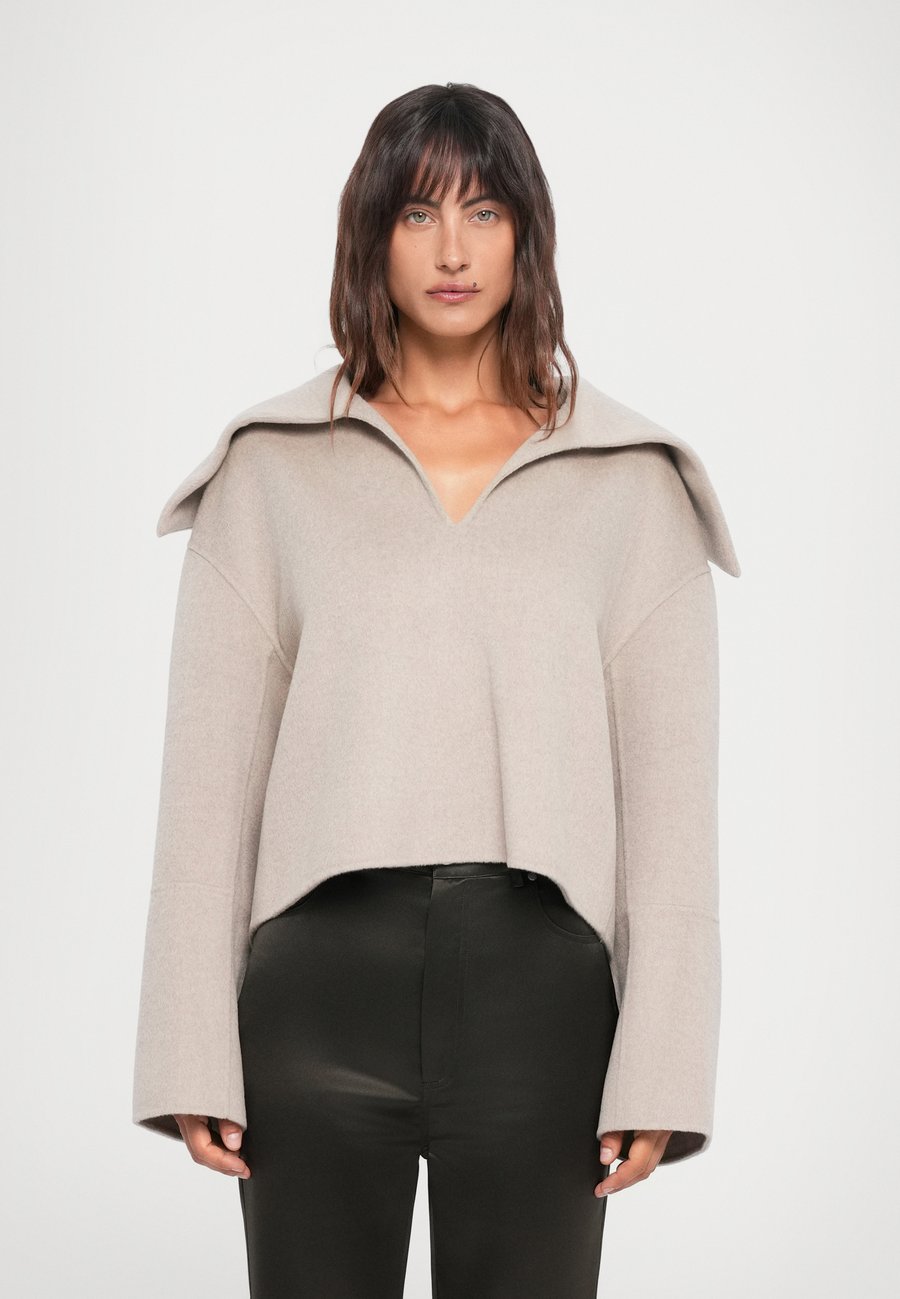 Джемпер Nanushka MAXE OUTERWEAR, Stone/Taupe
Джемпер Nanushka MAXE OUTERWEAR, Stone/Taupe