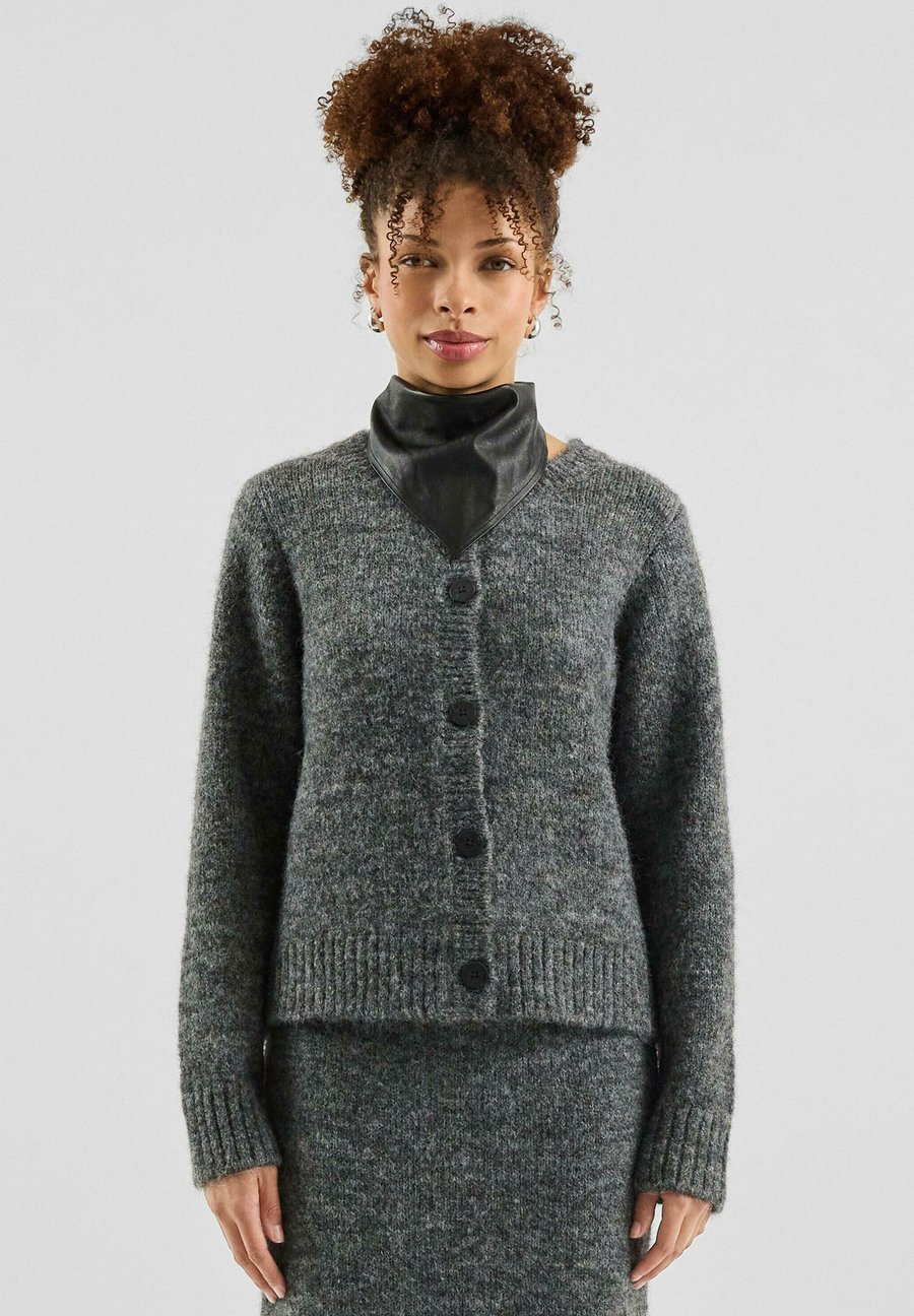 Кардиган QS Cardigan, Schwarz/Black
Кардиган QS Cardigan, Schwarz/Black