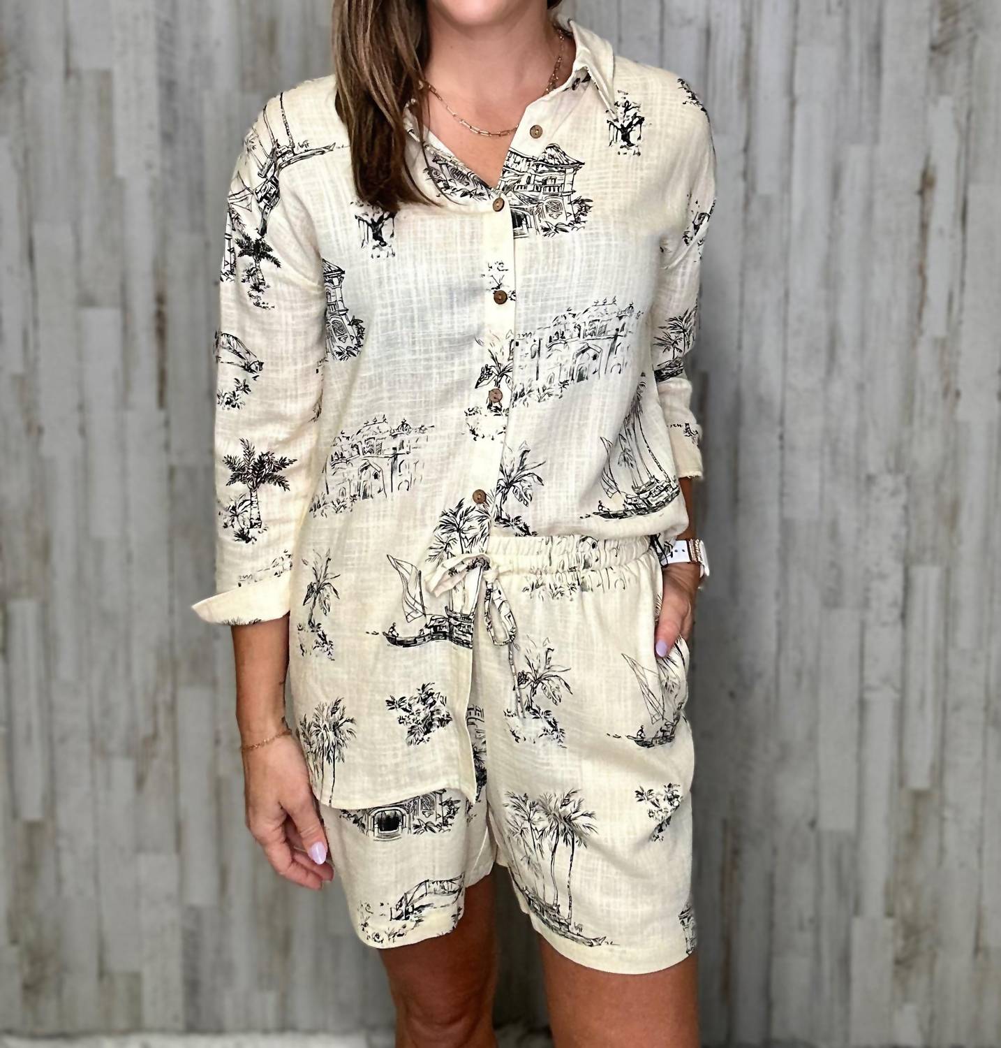 Готов к отпуску Топ с воротником в кремовом цвете CHARLIE B
Готов к отпуску Топ с воротником в кремовом цвете CHARLIE B