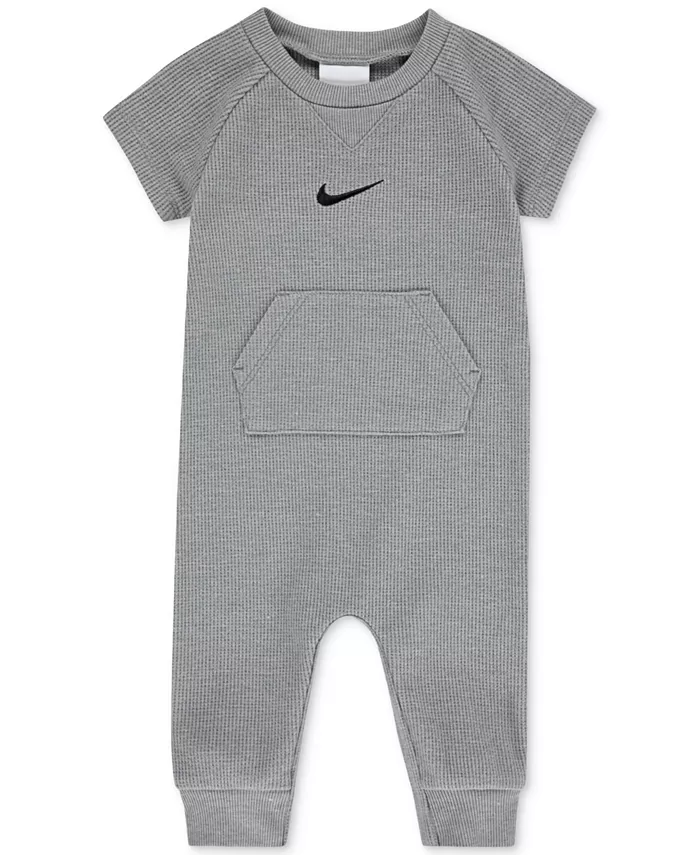 Детский комбинезон с коротким рукавом "вафельной" текстуры Baby Essentials Nike, серый 
Детский комбинезон с коротким рукавом "вафельной" текстуры Baby Essentials Nike, серый