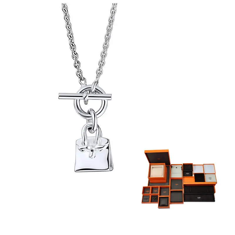 HERMES Кулоны из серебра 925 пробы для женщин
HERMES Кулоны из серебра 925 пробы для женщин