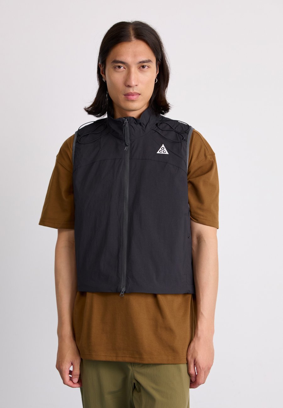 Куртка Nike ACG DEATH BLOOM VEST, Black/Anthracite/Black
Куртка Nike ACG DEATH BLOOM VEST, Black/Anthracite/Black