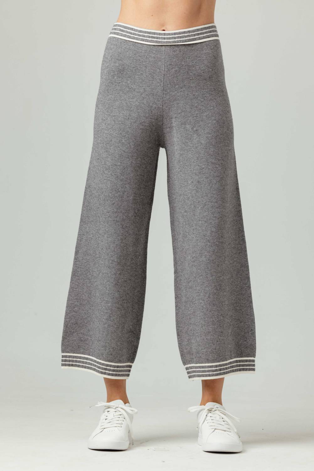 Брюки Snowy Quinn в графите sundays, цвет graphite
Брюки Snowy Quinn в графите sundays, цвет graphite