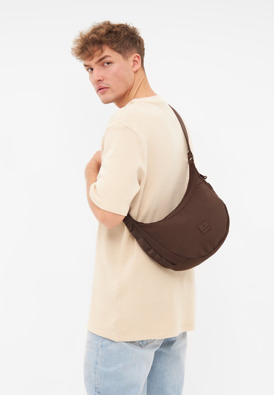 Сумка кросс-боди Johnny Urban KAIA MEDIUM HALF MOON, Brown
Сумка кросс-боди Johnny Urban KAIA MEDIUM HALF MOON, Brown