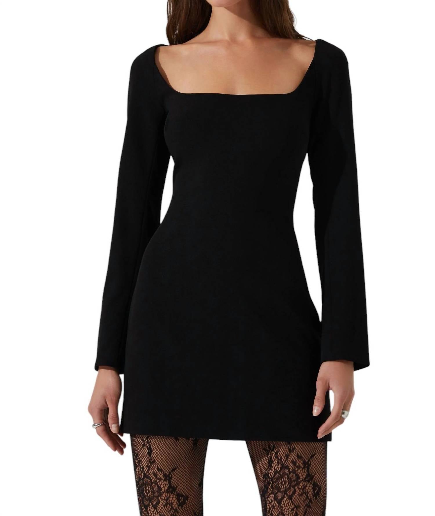 Платье Calanthe черного цвета ASTR
Платье Calanthe черного цвета ASTR