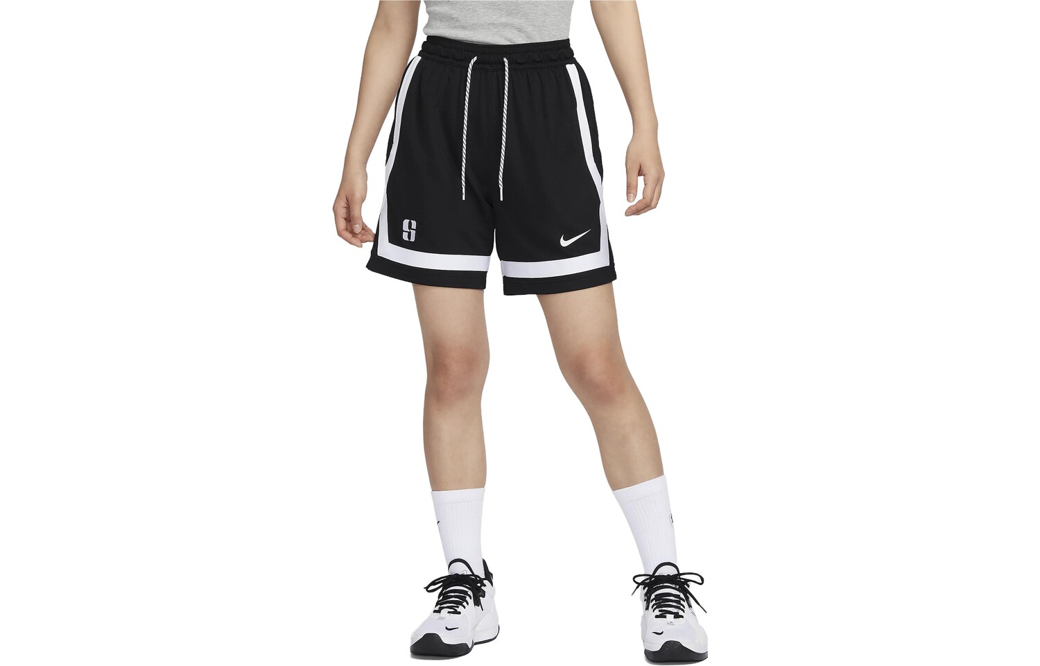 Женские баскетбольные шорты Nike, цвет Black
Женские баскетбольные шорты Nike, цвет Black