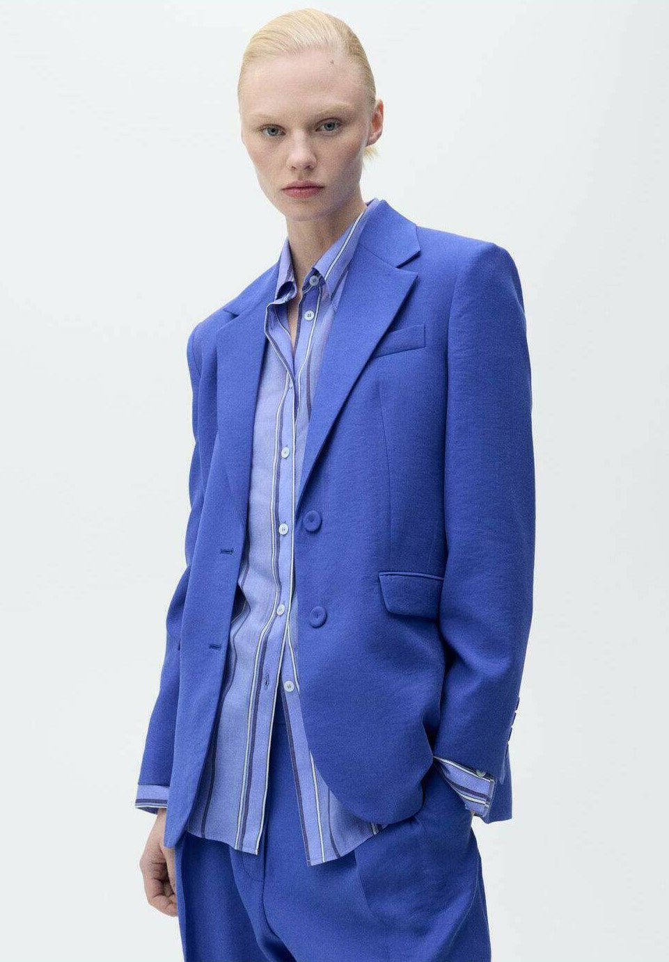 Короткое пальто PALMA Mango, темно-синий
Короткое пальто PALMA Mango, темно-синий