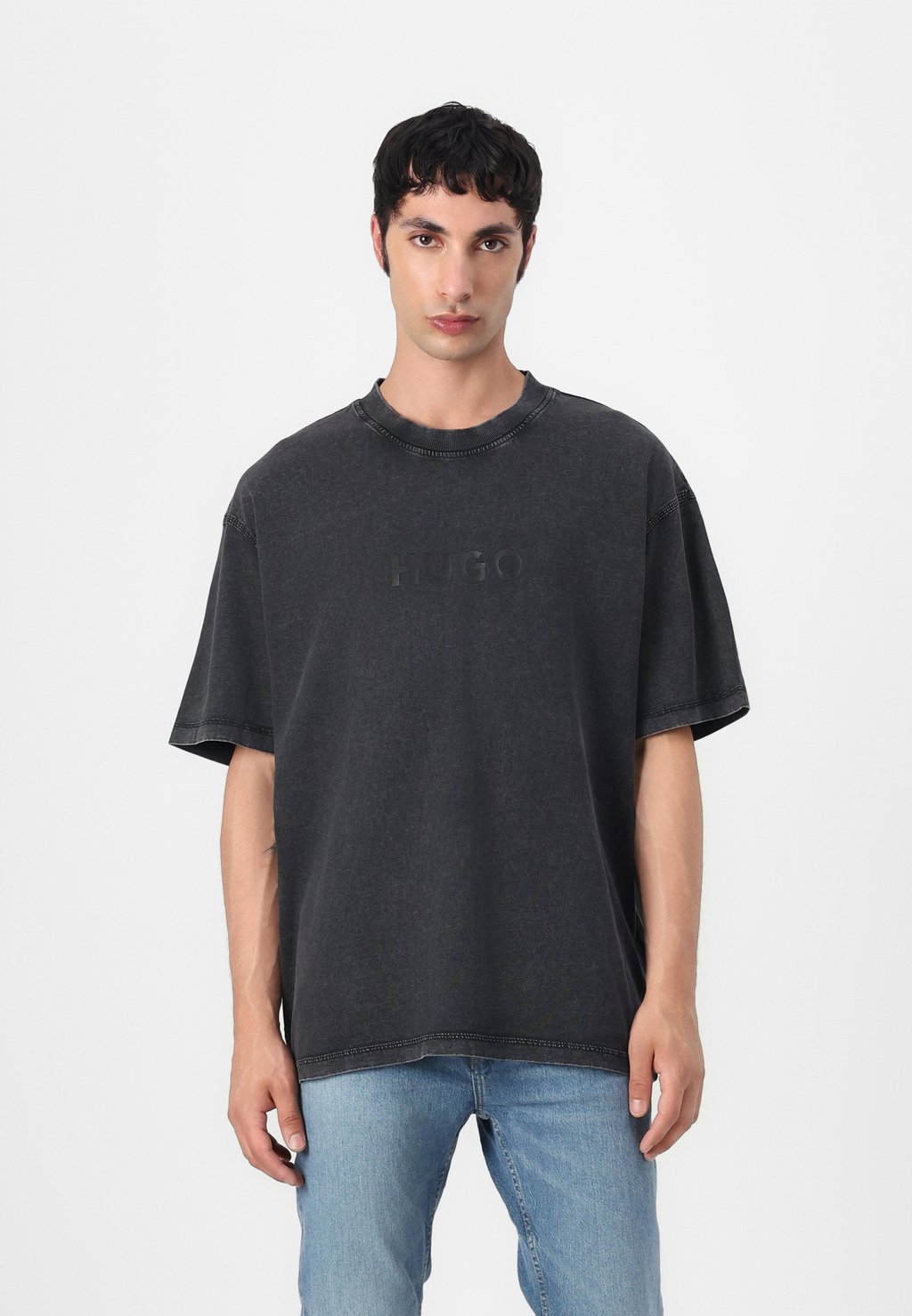 Футболка с принтом NEBUTE HUGO, черный
Футболка с принтом NEBUTE HUGO, черный