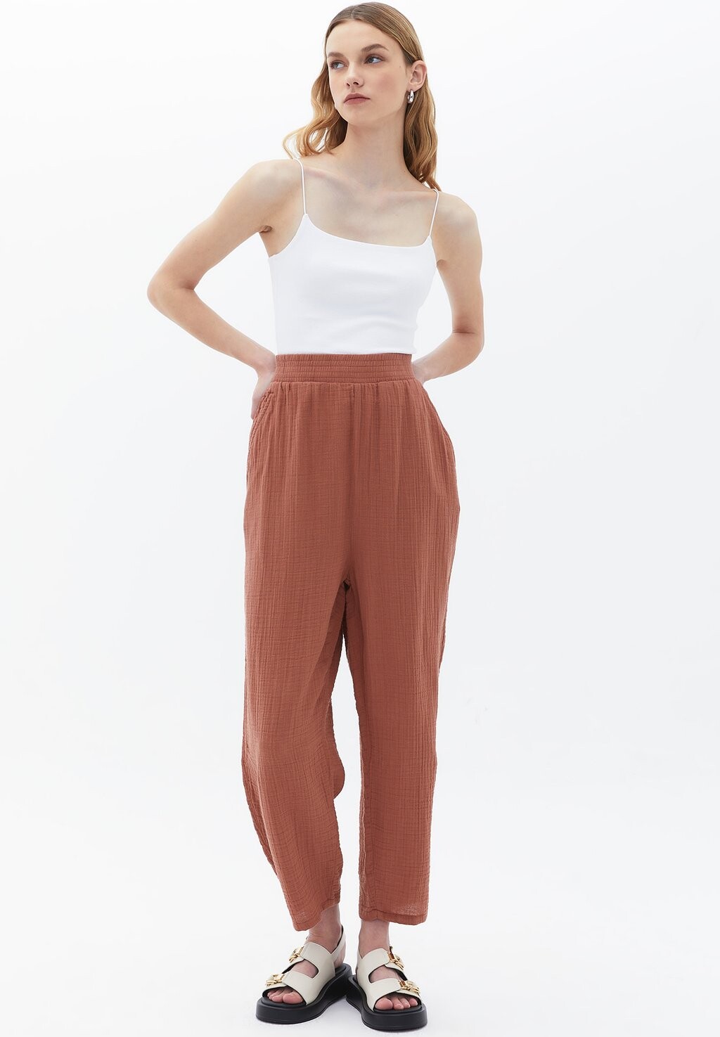 Топ SINGLET WITH THIN STRAPS OXXO, белый
Топ SINGLET WITH THIN STRAPS OXXO, белый