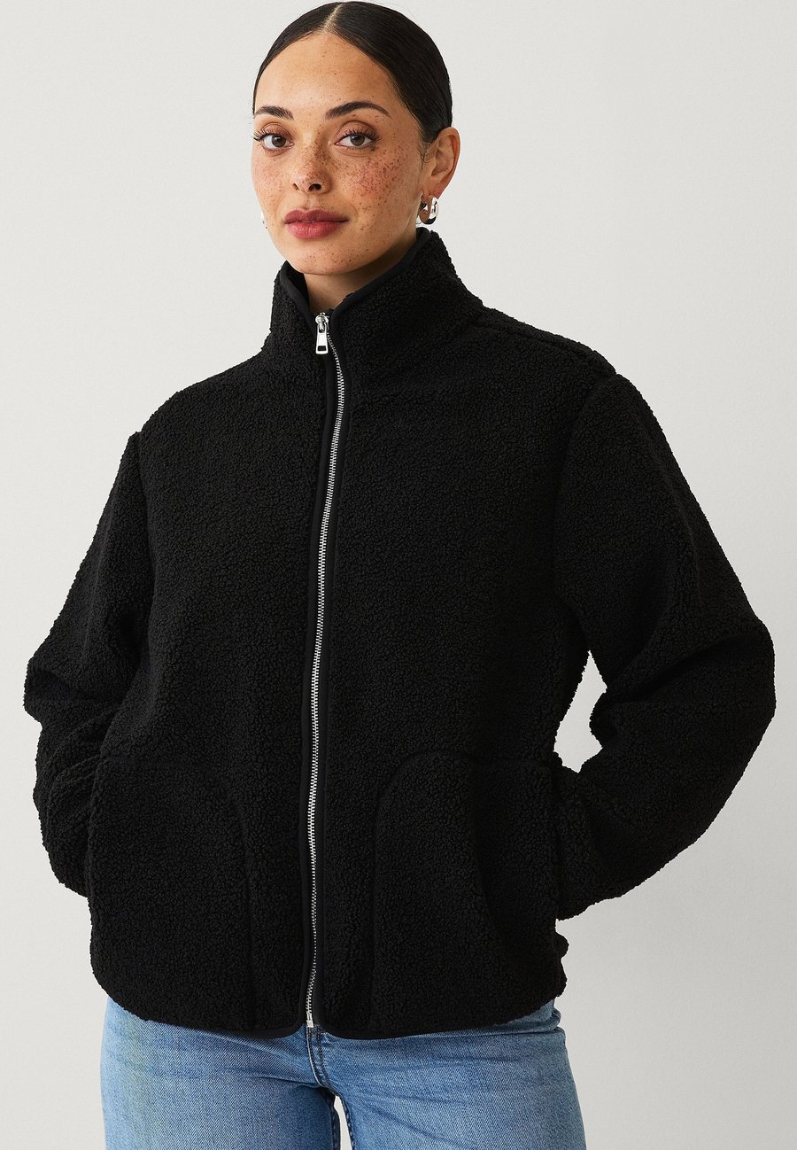 Флисовая куртка Ellos Collection KURZ, Schwarz/Black
Флисовая куртка Ellos Collection KURZ, Schwarz/Black