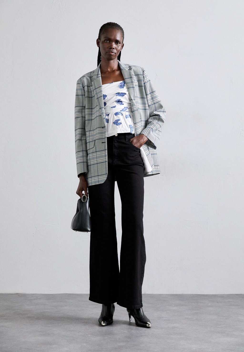 Джинсы свободного кроя NICETTE Baum und Pferdgarten, черный деним
Джинсы свободного кроя NICETTE Baum und Pferdgarten, черный деним