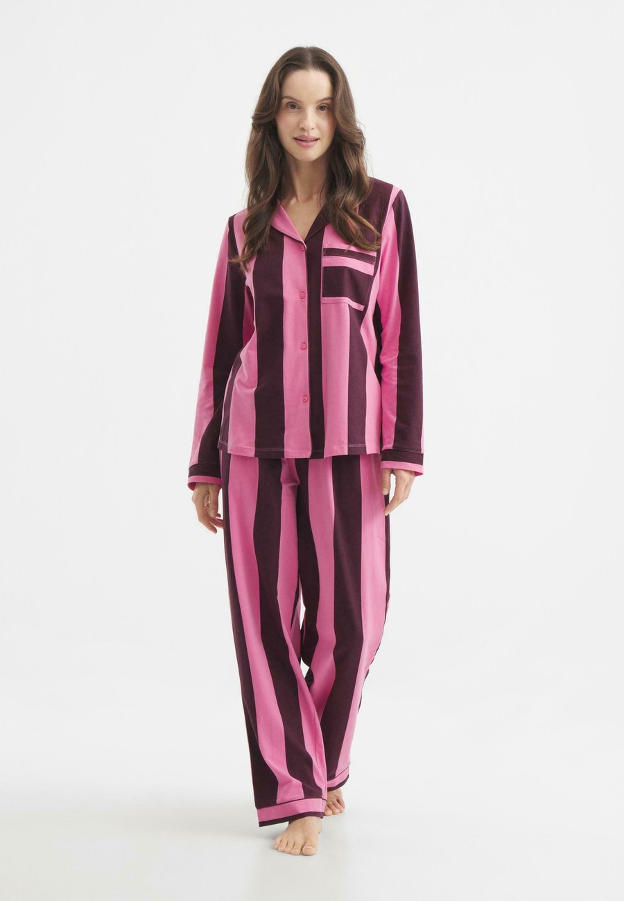 Пижамный комплект Chelsea Peers STRIPE SET, Pink
Пижамный комплект Chelsea Peers STRIPE SET, Pink