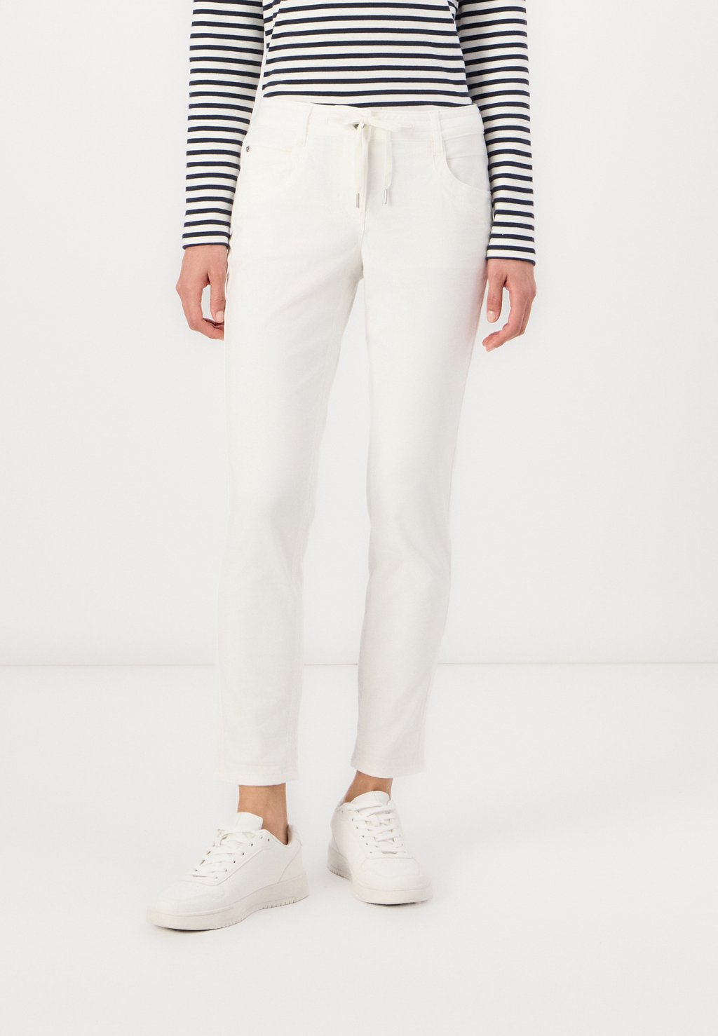 Брюки TAPERED RELAXED TOM TAILOR, молочный
Брюки TAPERED RELAXED TOM TAILOR, молочный