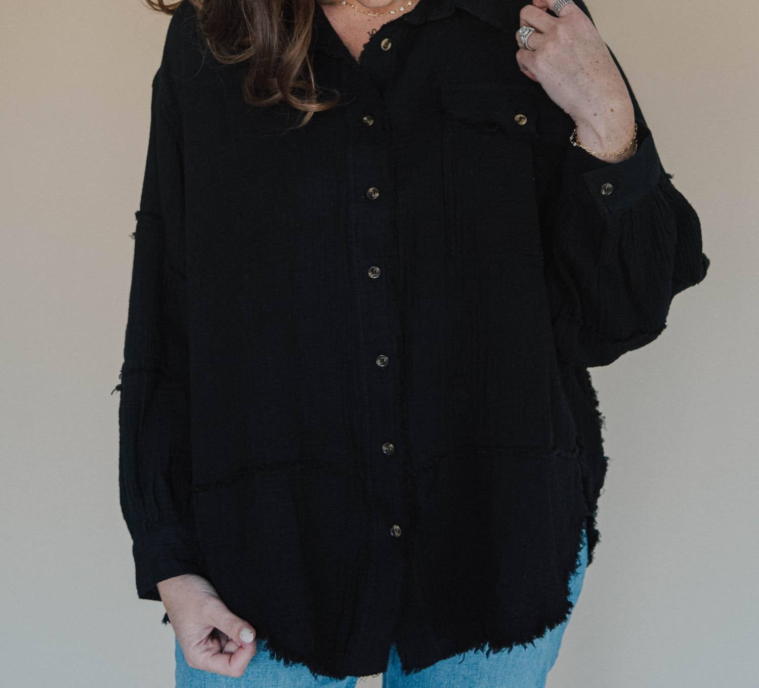 Zara Блуза на пуговицах из шифона в черном цвете Easel
Zara Блуза на пуговицах из шифона в черном цвете Easel