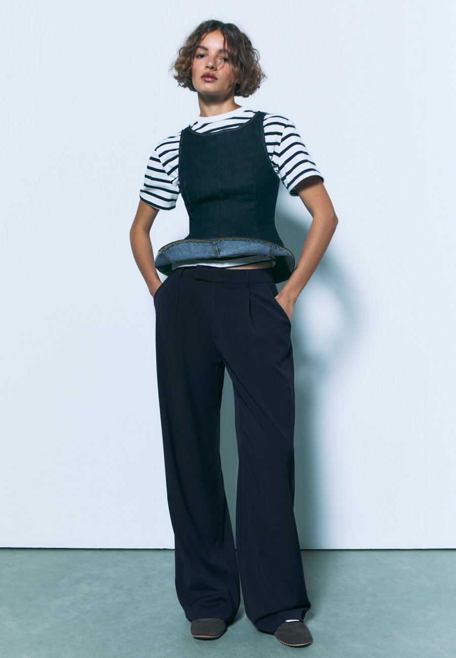 Брюки Stradivarius WIDE FORMAL WEAR , Dark Blue
Брюки Stradivarius WIDE FORMAL WEAR , Dark Blue