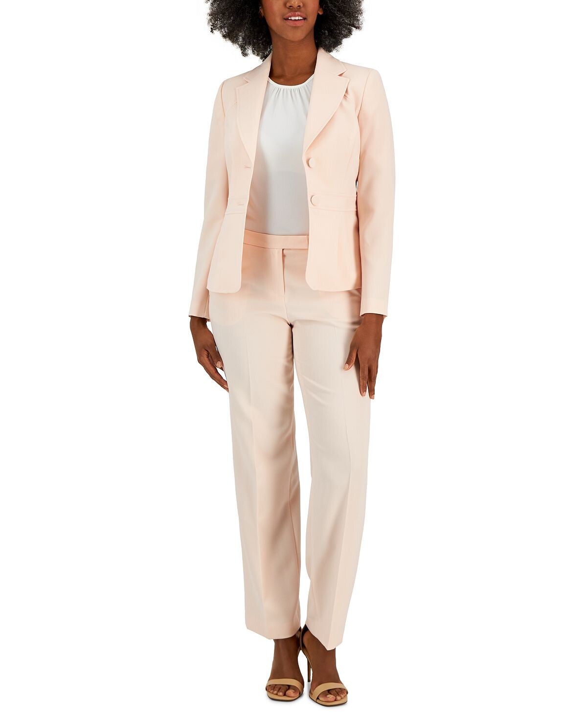 Креповый пиджак и брюки на двух пуговицах, стандартные и миниатюрные размеры Le Suit
Креповый пиджак и брюки на двух пуговицах, стандартные и миниатюрные размеры Le Suit