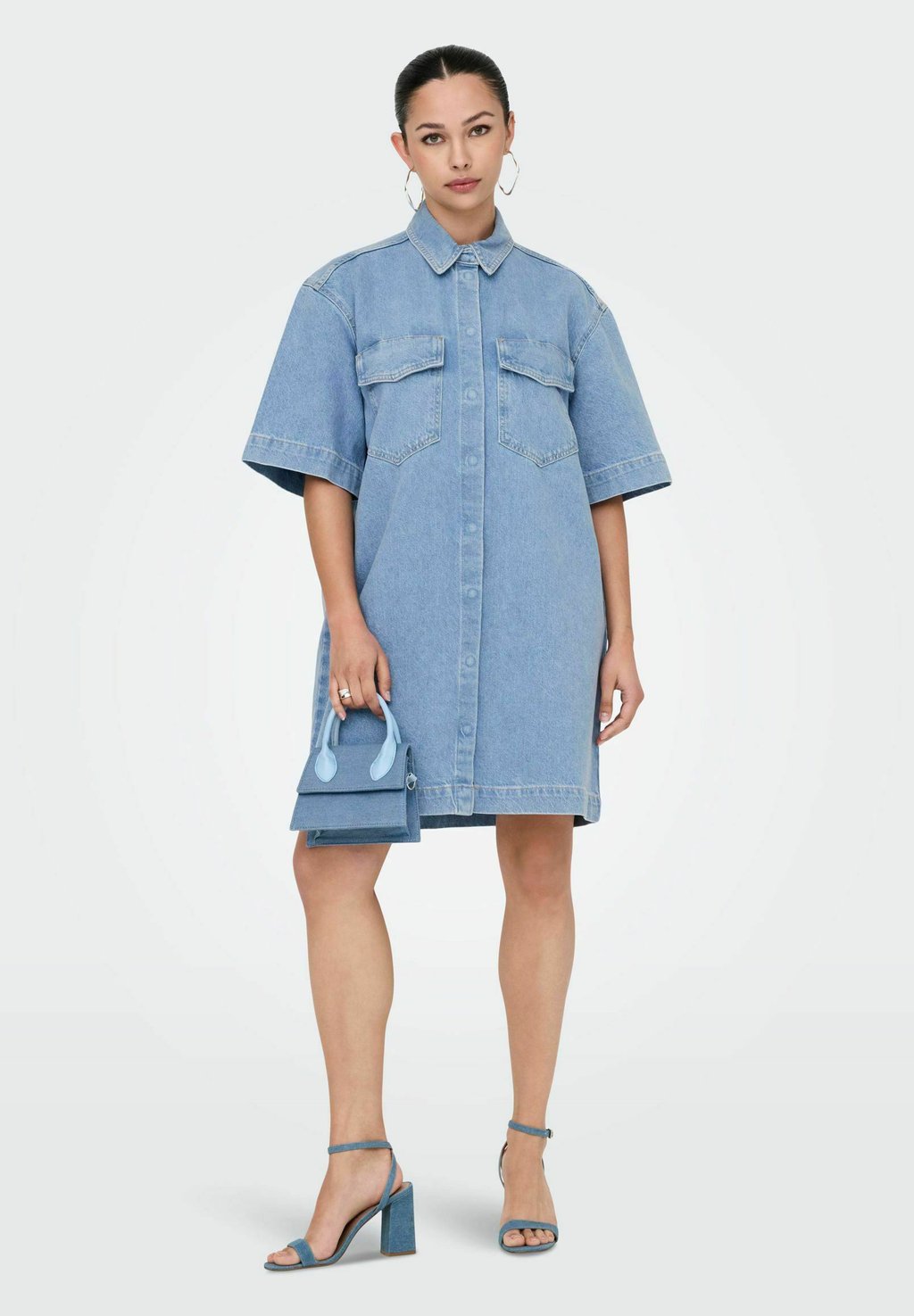 Джинсовое платье ONLSOPHIE KURZES ONLY, цвет Light Blue Denim
Джинсовое платье ONLSOPHIE KURZES ONLY, цвет Light Blue Denim