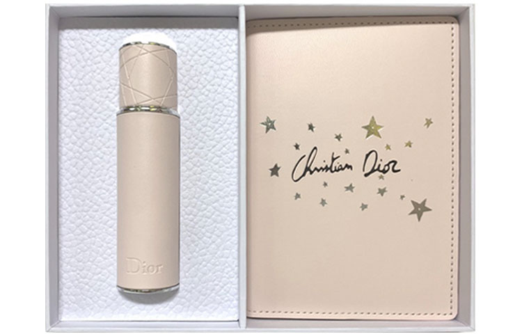 Набор парфюмерии Floral Bloom Eau De Toilette EDT Orange Peony 10ml + обложка для паспорта DIOR
Набор парфюмерии Floral Bloom Eau De Toilette EDT Orange Peony 10ml + обложка для паспорта DIOR